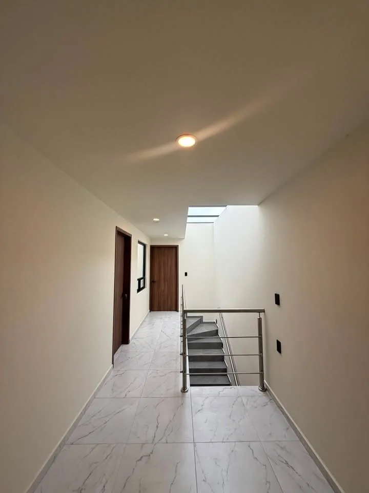 Pasillo y escalera de vivienda